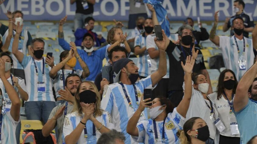 Muitos torcedores argentinos vieram presenciar a final da Copa América 2021.