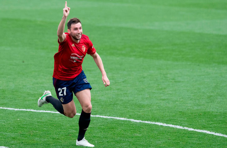 Meia: Jon Moncayola - Idade: 23 anos - Clube: Osasuna - Situação na equipe olímpica: reserva - Valor de mercado segundo o Transfermarkt: 7 milhões de euros (aproximadamente 43,04 milhões de reais).