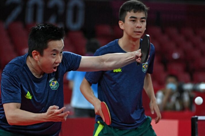 Na disputa de tênis de mesa por equipe masculino, o Brasil venceu a Sérvia por 3 sets 2 e avançou às quartas de final. 