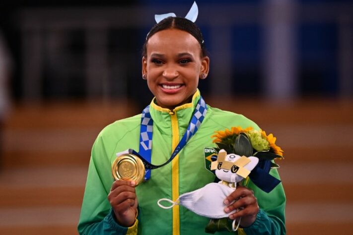 A ginasta Rebeca Andrade é a única mulher a conquistar mais de uma medalha em uma mesma edição de Jogos Olímpicos. Ela conquistou nas Olimpíadas de Tóquio uma de ouro e outra de prata.