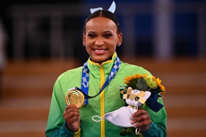 Rebeca Andrade - medalha de ouro - ginástica (salto) - R$ 250 mil