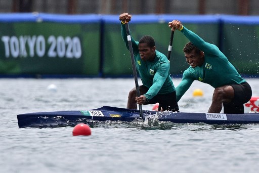 CANOAGEM DE VELOCIDADE - Isaquias Queiroz e Jacky Godmann ficaram fora do pódio na final da categoria C2 1000m masculino, da canoagem velocidade, realizada nesta noite. Após classificação em terceiro no semi, os brasileiros ficaram na quarta posição na decisão, com tempo de 3m27s603.