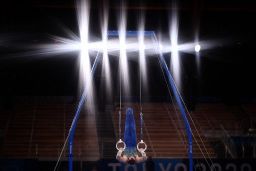 GINÁSTICA ARTÍSTICA - Medalhista de ouro em Londres-2012 e prata no Rio-2016, Arthur Zanetti se despediu dos Jogos Olímpicos de Tóquio sem medalha. O ginasta brasileiro fez uma boa apresentação na final das argolas, mas na saída do aparelho errou a cravada e caiu. A falha custou um ponto e ele terminou a prova com 14.133 pontos, na 8ª colocação.