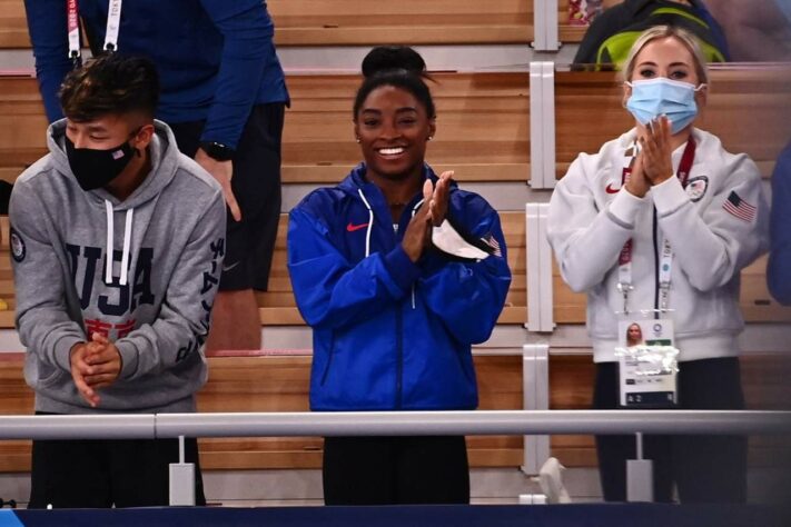 GINÁSTICA ARTÍSTICA - Simone Biles decidiu que disputará a final da trave. A multicampeã desistiu de quatro das cinco finais que conseguiu se classificar em Tóquio. A americana esteve presente na arquibancada para assistir à final do solo e vibrou com a vitória da compatriota Jade Carey. 