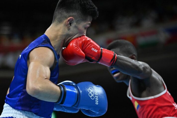 BOXE - O japonês Ryomei Tanaka venceu o colombiano Yuberjen Martínez na categoria peso leve. Entretanto, a decisão dos juízes causou revolta entre os colombianos. Tanaka levou vários golpes do colombiano e precisou deixar o ring de cadeira de rodas.