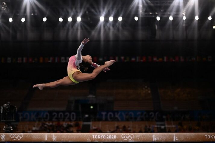 GINÁSTICA - Flávia Saraiva representou o Brasil na final da trave. A ginasta brasileira ficou longe do pódio após se desequilibrar durante a prova e fez apenas 13,133 pontos, terminando em sétimo lugar.