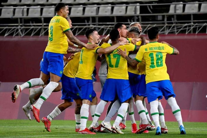 O Brasil venceu a Espanha por 2 a 1, na prorrogação, e ficou com o ouro no futebol masculino. A equipe garantiu o bicampeonato olímpico.