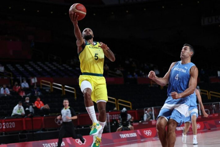 BASQUETE MASCULINO - A Austrália atropelou a Argentina por 97 a 59 e avançou à semifinal. Com isso, os finalistas da última Copa do Mundo já estão eliminados da Olimpíada. Os australianos enfrentarão os Estados Unidos por uma vaga na final. 