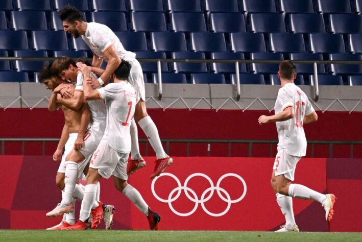 A Espanha venceu o Japão por 1 a 0 na semifinais dos Jogos Olímpicos e irá fazer a final do futebol masculino contra o Brasil, no sábado (7), às 8h30 do horário de Brasília. O LANCE! trouxe todos os jogadores da seleção olímpica espanhola. Confira!