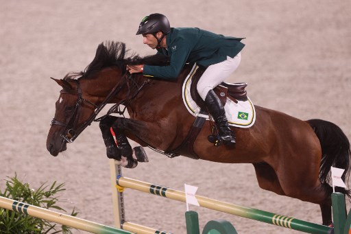 HIPISMO - O brasileiro Yuri Mansur ficou em 20º lugar na prova individual do hipismo saltos. Ele cometeu duas faltas no percurso e não conseguiu ir ao desempate com todos os primeiros colocados da competição para seguir na briga pelo pódio.