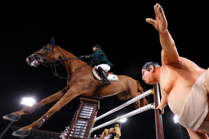 HIPISMO - O Brasil está na final do salto por equipes no hipismo. A equipe brasileira foi representada por Marlon Zanotelli, Pedro Venis e Rodrigo Pessoa e terminou em oitavo lugar.