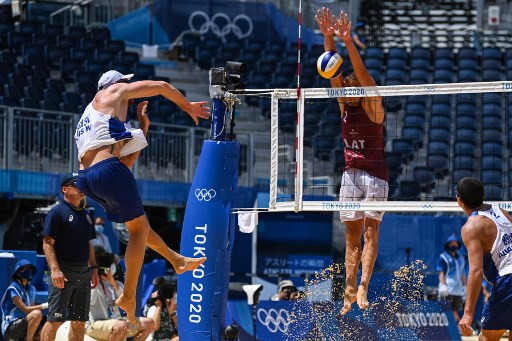 VÔLEI DE PRAIA - A dupla Plavins e Tocs, da Letônia, também foi responsável pela eliminação de Bruno Schmidt e Evandro. Em 2016, Bruno Schmidt e Alison conquistaram a medalha de ouro, mas chegaram em Tóquio-2020 com novos companheiros.