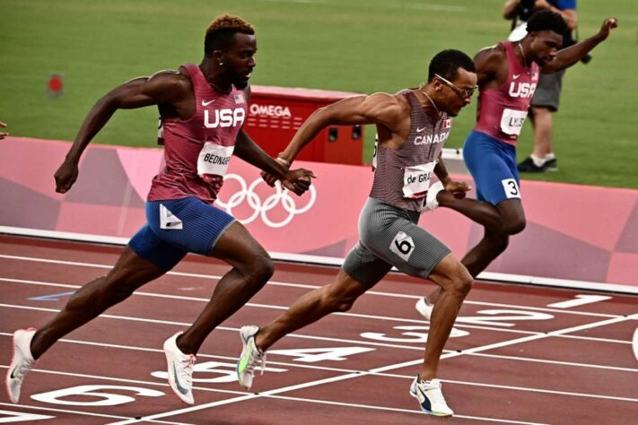 ATLETISMO - O canadense Andre de Grasse conquistou a medalha de ouro nos 200m rasos após vencer com o tempo de 19s62. Os americanos Kenneth Bednarek (19s68) e Noah Lyles (19s74) completaram o pódio. 