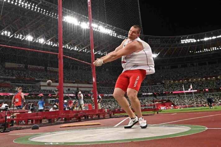 ATLETISMO - A Polônia dominou o pódio na final do lançamento de martelo e conquistou duas medalhas. Wojciech Nowicki conquistou o ouro após lançar 82.52m e superou o norueguês Eivind Henriksen que fez 81.58m. Já o polonês Pawel Fadjek ficou com o bronze após lançar 81.53m.