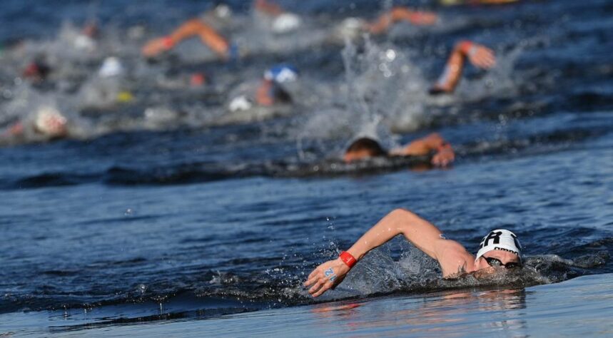 MARATONA AQUÁTICA - O alemão Florian Wellbrock conquistou a medalha de ouro na maratona aquática de 10km. Ele terminou a prova em 1h48m33s7 e se tornou o primeiro alemão a vence a prova em águas abertas nas Olimpíadas. 