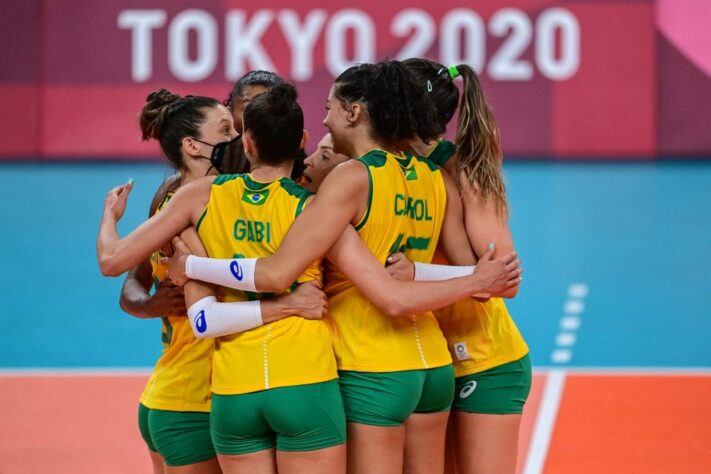 VÔLEI FEMININO - O Brasil venceu o Comitê Olímpico Russo e garantiu vaga na semifinal. A Seleção Brasileira venceu por 3 sets a 1 (com parciais de 23-25, 25-21, 25-19 e 25-22) e enfrentará a Coréia do Sul por uma vaga na final. 