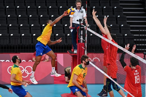 VÔLEI MASCULINO - O Comitê Olímpico Russo venceu o Brasil por 3 sets a 1 e avançou à final do vôlei masculino. É a primeira vez desde Sidney-2000 que o Brasil não disputará a final. Os russos venceram com parciais de 18/25, 25/21, 26/24 e 25/23. 