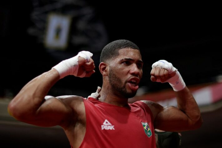 BOXE - Hebert Conceição também se classificou à final da categoria peso médio (até 75kg) após vencer o russo Gleb Bakshi, atual campeão mundial, por decisão dividida. 