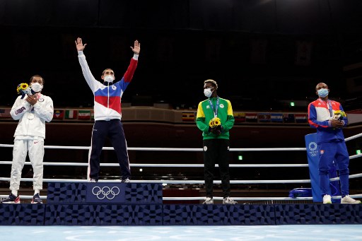 BOXE - Na categoria até 57kg, o russo Albert Batyrgaziev conquistou a medalha de ouro ao vencer o norte-americano Duke Ragan. Samuel Takyi, de Gana, e Lazaro Alvarez, de Cuba, ficaram com o bronze.