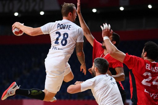 A final do handebol masculino será às 9h, entre França (foto) e Dinamarca.