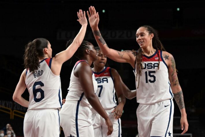 BASQUETE FEMININO - Os Estados Unidos estão na final do basquete feminino. A seleção americana venceu a Sérvia por 79 a 59 e disputará a medalha de ouro pela sétima Olimpíada consecutiva. As americanas venceram as últimas seis edições e buscam o heptacampeonato olímpico.