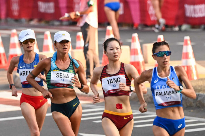 MARCHA ATLÉTICA - A brasileira Erica Sena por pouco não conquistou a medalha de bronze na prova de 20km, realizada nas ruas de Sapporo. A atleta fez ótima prova e estava a 400m de ficar com o terceiro lugar da prova, mas cometeu uma infração e levou uma punição de dois minutos fora, o que a retirou do pódio. Erica ficou em 11º, com o tempo de 1h31min39s, e deixou a prova chorando.