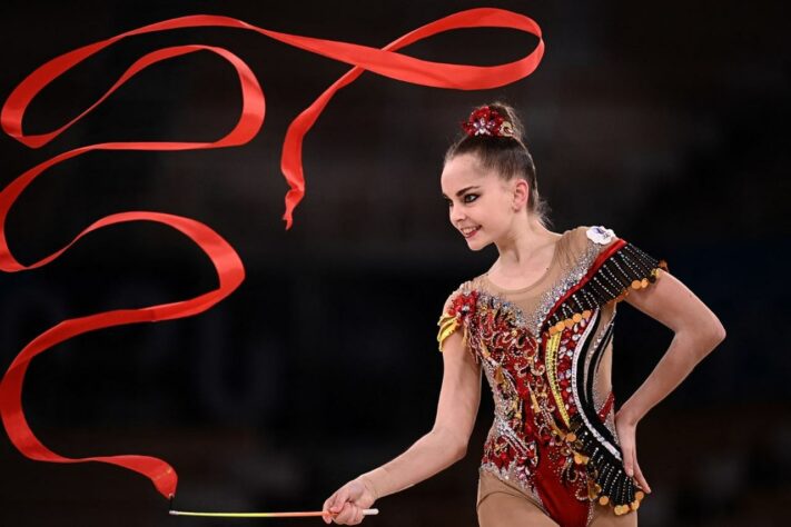 GINÁSTIMA RÍTMICA - Na abertura do individual geral da ginástica rítmica, as gêmeas russas Dina e Arina Averina confirmaram o favoritismo para o Comitê Olímpico Russo e avançaram às finais. 