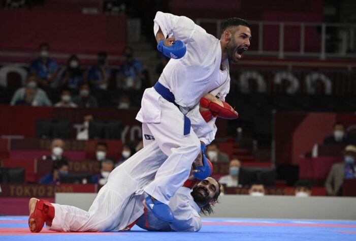 KARATÊ - O italiano Luigi Busa conquistou a medalha de ouro na categoria kumite (até 75kg). Rafael Aghayev, do Azerbaijão, ficou com a prata. O húngaro Karoly Gabor Harspataki e o ucraniano Stanislav Horuna completaram o pódio e ficaram com o bronze.