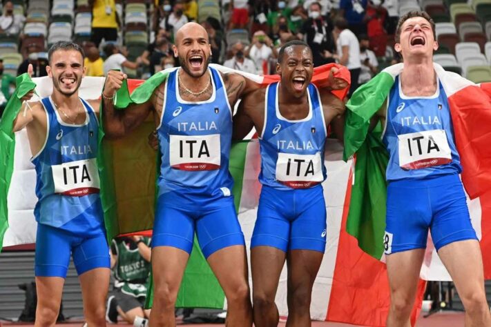 ATLETISMO - Já no revezamento 4x100m masculino, os italianos surpreenderam novamente e conquistaram a medalha de ouro. A equipe da Itália contava com Lamont Marcell Jacobs, que conquistou o ouro nos 100m rasos masculino, terminou a prova em 37s50, somente um centésimo na frente da Grã-Bretanha. O Canadá levou o bronze.