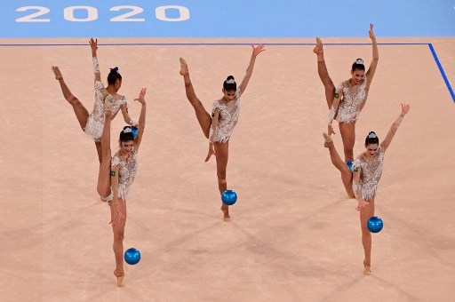 GINÁSTICA RÍTMICA - O Brasil não conseguiu se classificar para as decisões da ginástica artística nos Jogos Olímpicos de Tóquio. A equipe formada por Maria Eduarda Arakaki, Deborah Medrado, Nicole Pircio, Geovanna Santos e Beatriz Silva ficou apenas na 12ª colocação, com 73.250 pontos.