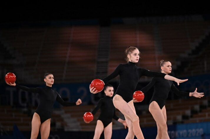 GINÁSTICA RÍTMICA - A equipe do Azerbaijão se apresentou de preto pelo luto vivido em função dos constantes conflitos do país. Elas terminaram em 10º lugar com 74.350 pontos e não avançaram à final. 