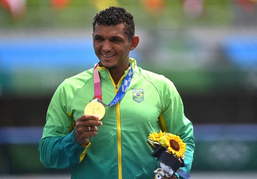 Isaquias Queiroz: dono de quatro medalhas olímpicas, sendo uma de ouro, o canoísta tem apenas 27 anos e é cotado para ter outro ouro em 2024. 