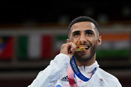 BOXE - Na categoria até 52kg, Galal Yafai, da Grã-Bretanha, ficou com a medalha de ouro ao vencer Carlo Paalam, da Filipinas, que levou a prata. Tanaka Ryomei, do Japão, e Saken Bibossinov, do Cazaquistão, conquistaram a medalha de bronze.