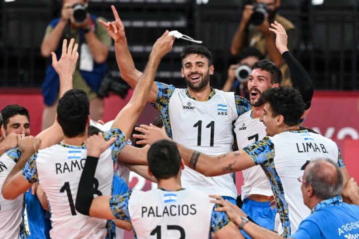 VÔLEI MASCULINO - O Brasil decepcionou e foi derrotado pela Argentina por 3 sets a 2 na disputa pela medalha de bronze. 