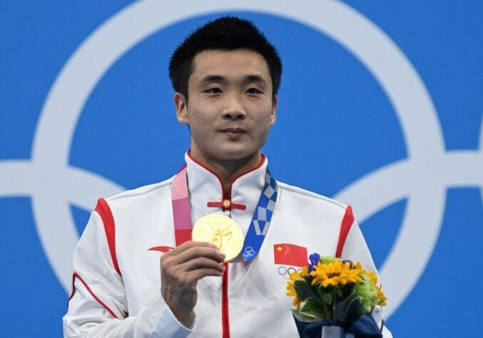 SALTOS ORNAMENTAIS - A China fez dobradinha no pódio. A medalha de ouro da plataforma 10m ficou com Yuan Cao e a medalha de prata ficou com Jian Yang. Thomas Daley, da Grã Bretanha, ficou com bronze.
