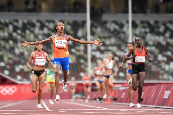 ATLETISMO - Sifan Hassan continua fazendo história nos Jogos Olímpicos. A holandesa venceu a prova dos 10.000m feminino e faturou a sua terceira medalha de ouro em Tóquio. Kalkidan Gezahegne, do Bahrein, e Letesenbet Gidey, da Etiópia, completaram o pódio.