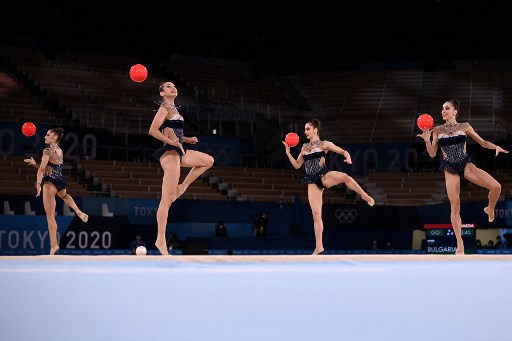 GINÁSTICA RÍTMICA - A hegemonia russa na ginástica rítmica por equipes foi quebrada nos Jogos Olímpicos de Tóquio. A Bulgária teve uma grande apresentação na final da categoria nesta madrugada e garantiu nota 92.100, ficando com o ouro. A Rússia havia conquistado a prova em todas as edições de Sydney-2000 a Rio-2016 e buscava o hexa seguido.