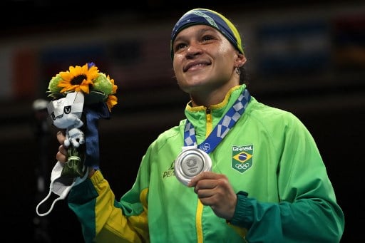 BOXE - A brasileira Bia Ferreira perdeu para a irlandesa Kellie Harrington na decisão da categoria até 60kg. A medalha de bronze ficou com a finlandesa Mira Potkonen e com a tailandesa Sudaporn Seesondee.