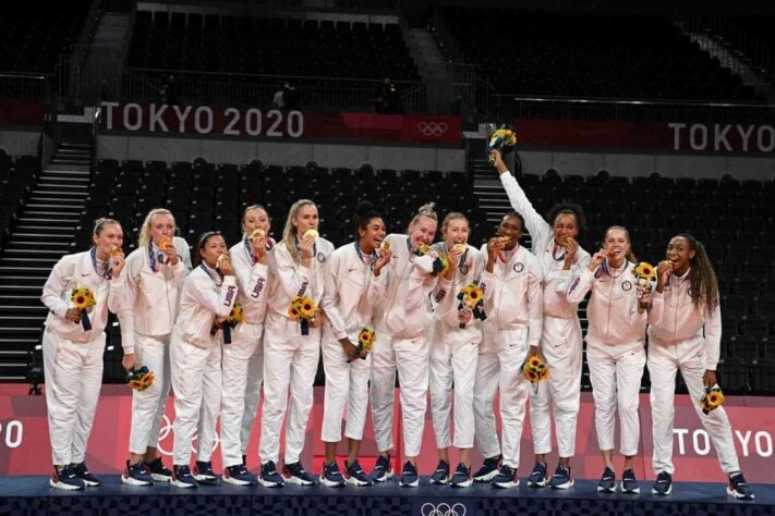 VÔLEI - Os Estados Unidos conquistaram uma inédita medalha de ouro no vôlei feminino. A seleção americana venceu o Brasil por 3 sets a 0.