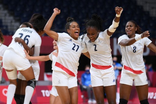 HANDEBOL FEMININO - A França conseguiu se vingar da Rússia após derrota na final da Rio 2016. Na decisão do handebol feminino, as francesas foram superiores e bateram o Comitê Olímpico Russo por 30 a 24. Com a vitória, as francesas conquistaram a primeira medalha de ouro na história do esporte. Na disputa do bronze, a Noruega bateu a Suécia.