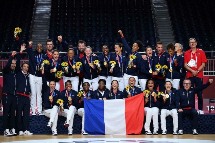 HANDEBOL - A França deu o troco na Rússia e conquistou a medalha de ouro no handebol feminino. As francesas venceram a decisão por 30 a 25.
