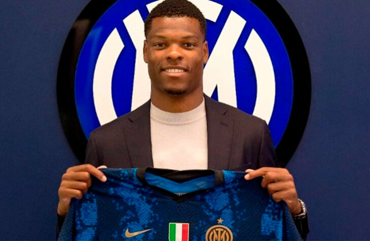 Denzel Dumfries - holandês (meia da Inter de Milão) - Contrato com o clube italiano até junho de 2025 - Valor de mercado: 20 milhões de euros (R$ 105,2 milhões)