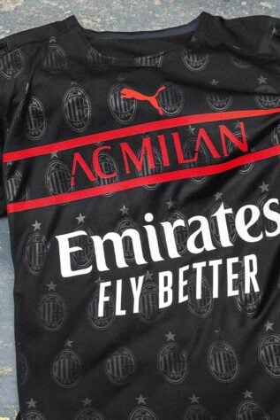 A nova terceira camisa do Milan conta com escudos do clube camuflados abaixo do nome escrito por extenso.