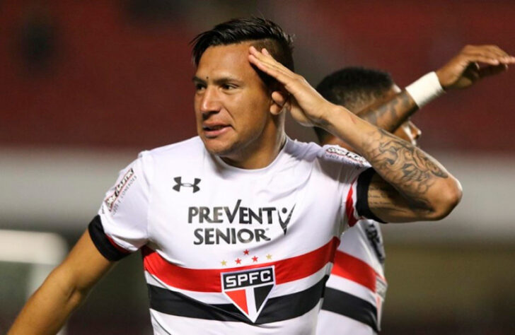 FECHADO - O atacante Andrés Chaves, ex-São Paulo, fechou acordo para defender o time do AEL Limassol, do Chipre, em acordo com validade por um ano.