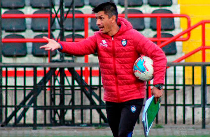 FECHADO - Na liderança do Campeonato Boliviano, o The Strongest demitiu o técnico Gustavo Florentín. De acordo com o próprio treinador, fatores externos e pressão da torcida foram determinantes na decisão da diretoria.