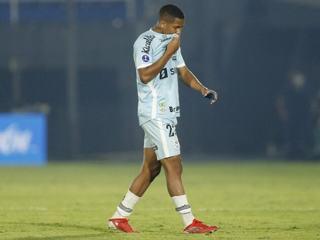 Frustração na Sula - Após vencer o jogo de ida por 2 a 1, o Santos foi derrotado na volta pelo Libertad, do Paraguai, e amagou mais uma eliminação na temporada, na Copa Sul-Americana, nas quartas de final da competição.