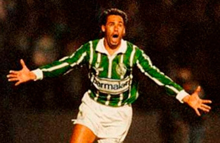 Evair (1986–2002) - 92 gols em 221 jogos (Média: 0.41).