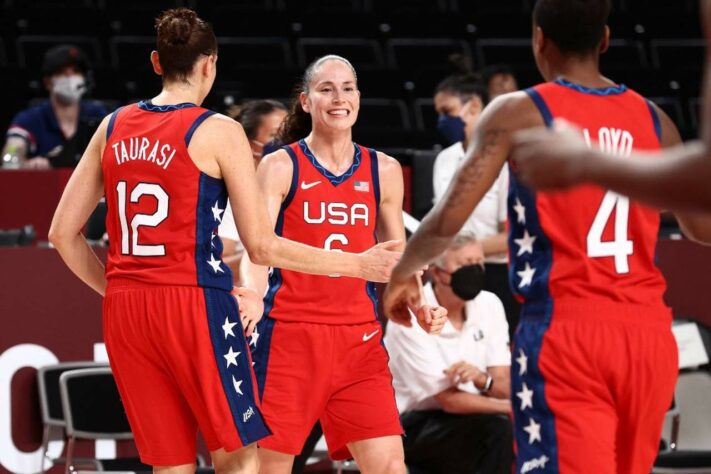 BASQUETE FEMININO - O Estados Unidos venceu a Austrália por 79 a 55 e avançaram à semifinal. As americanas conquistaram a 52ª vitória consecutiva e buscam o heptacampeonato olímpico. 