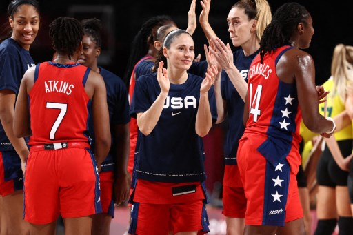 Basquete feminino: às 1h40, os Estados Unidos encaram a Sérvia, pela semifinal. A outra semi será às 8h, entre Japão e França. 