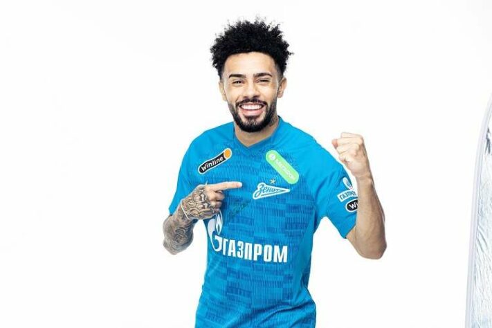 Claudinho (meia - 25 anos - brasileiro - Zenit): comprado pelo Zenit (RUS) após muito destaque no Red Bull Bragantino, Claudinho pode ser uma alternativa para os clubes brasileiros, já que a Fifa decretou que jogadores que atuam em clubes da Ucrânia e Rússia podem suspender seus contratos por lá até junho de 2023. Seu valor de mercado é de 18 milhões de euros (R$ 97,9 milhões).